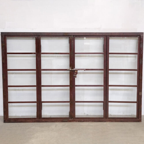 Industriel vinduesramme med glas