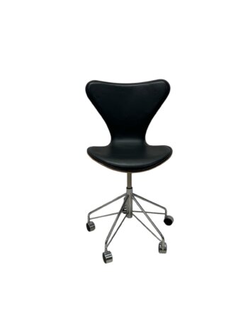 3117 syver Kontorstol af Arne Jacobsen (brugt)
