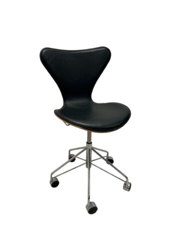 3117 syver Kontorstol af Arne Jacobsen (brugt) - Image 4