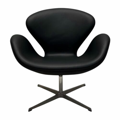Arne Jacobsen Svane nypolstret i Classic læder