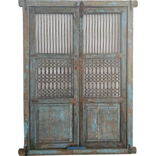 Rustik dør med jerngitter