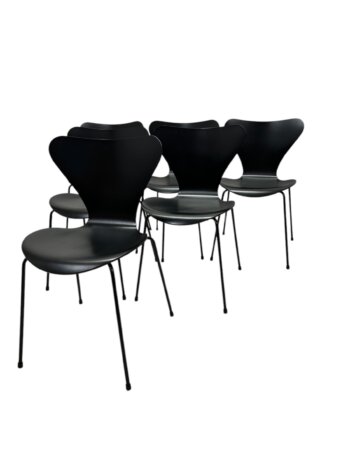 6. stk Arne Jacobsen Syverstol 3107 – Sort Ask, Sort Stel (2019) | Fritz Hansen - Image 2