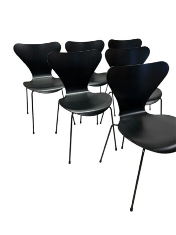 6. stk Arne Jacobsen Syverstol 3107 – Sort Ask, Sort Stel (2019) | Fritz Hansen - Image 3