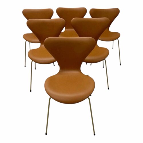 6 stk. Syverstole 3107 Serie 7, Fuldpolstret i Cognac Soft Semi-Anilin – Designet af Arne Jacobsen