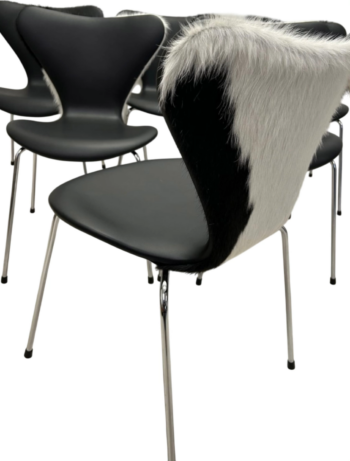 6. stk Arne Jacobsen 3107 Syverstole – Nypolstret i Eksklusivt Koskind & Sort Læder - Image 2