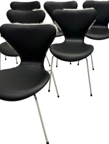 6. stk Arne Jacobsen 3107 Syverstole – Nypolstret i Eksklusivt Koskind & Sort Læder - Image 5