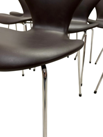 8 stk. Syverstole 3107 – Nypolstrede i Dark Brown Deluxe Soft Læder | Arne Jacobsen & Fritz Hansen - Image 2