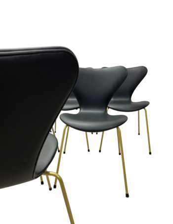 6. stk Arne Jacobsen 3107 Syverstole – Nypolstrede i Sort Soft Semi Anilin | - guld/messing stel - Fritz Hansen - Image 5
