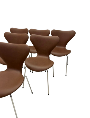 6. stk Syverstole af Arne Jacobsen – Nypolstrede i Kalato Brown Soft Semi-Anilin Læder - Fritz Hansen - Image 3