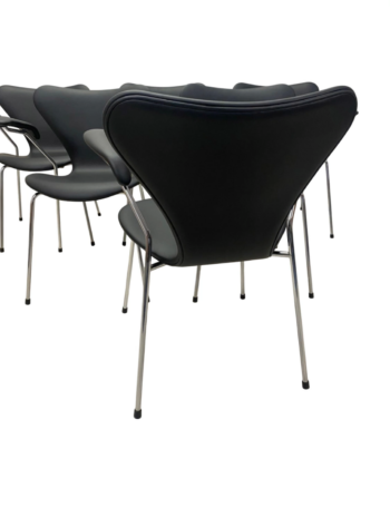 6. stk FH 3207 Syverstole med Armlæn af Arne Jacobsen – Nypolstrede | Ikonisk Dansk Design - Image 4