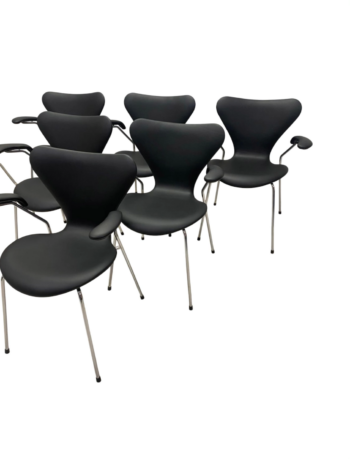 6. stk FH 3207 Syverstole med Armlæn af Arne Jacobsen – Nypolstrede | Ikonisk Dansk Design - Image 3