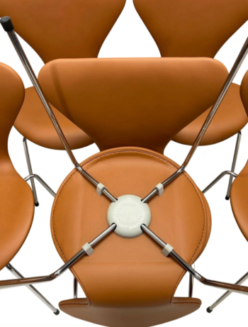 8. stk Arne Jacobsen Syverstol 3107 – Nypolstret i Cognac Soft Læder | Fritz Hansen - Image 3