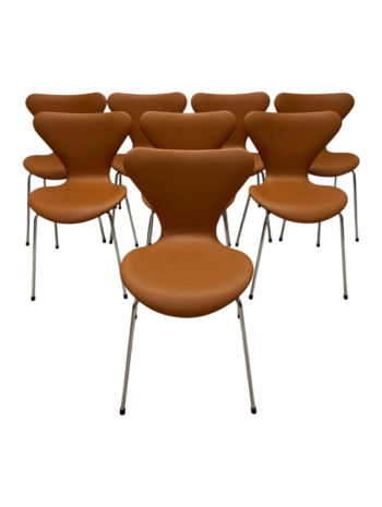 8. stk Arne Jacobsen Syverstol 3107 – Nypolstret i Cognac Soft Læder | Fritz Hansen