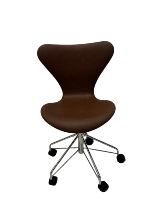 Arne Jacobsen 3117 Kontorstol – Nypolstret med Kalato semi-anilin læder