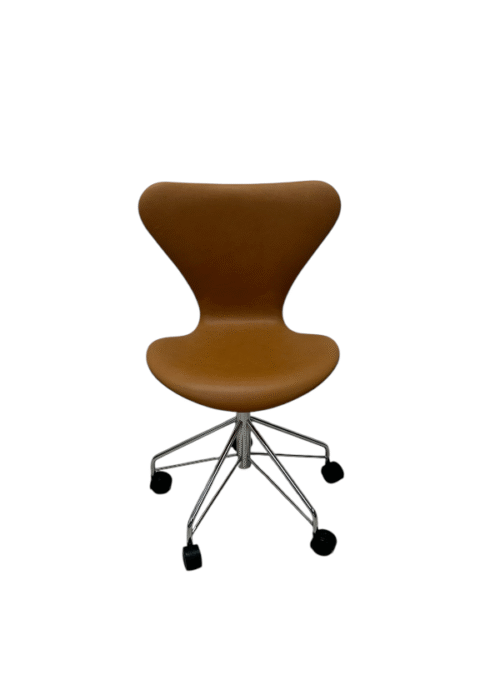 Arne Jacobsen 3117 Kontorstol – Semi-anilin Deluxe Lagune Cognac