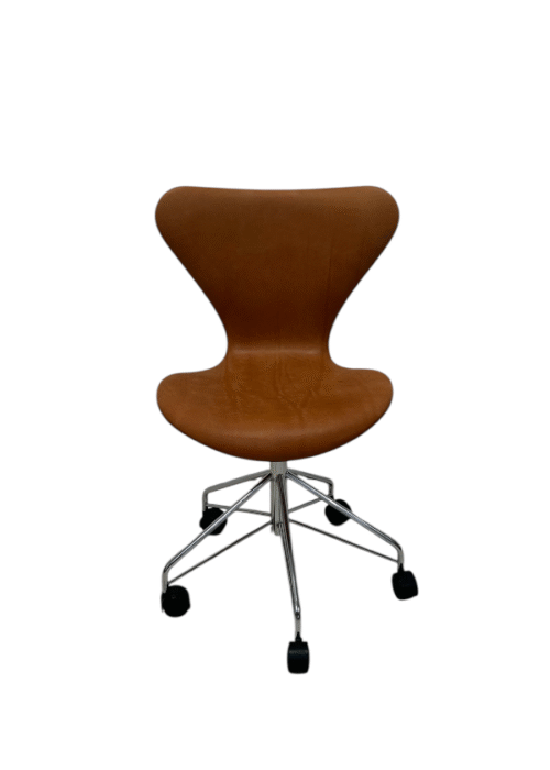 Arne Jacobsen 3117 Kontorstol – Nypolstret i Pure Anilin Cognac Læder