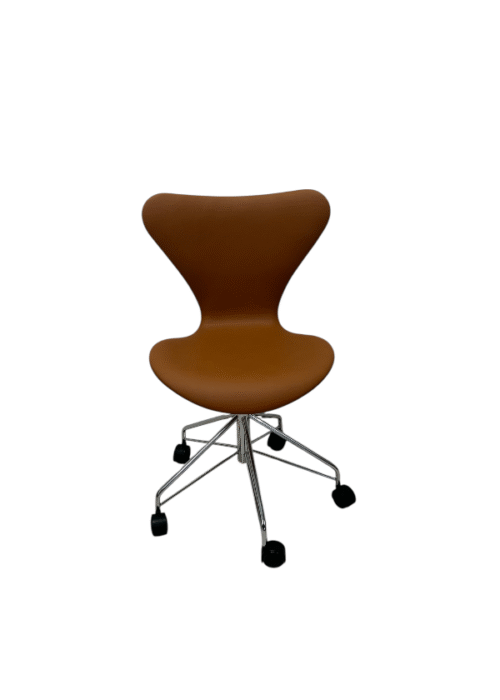 Arne Jacobsen 3117 Kontorstol – Nypolstret i Soft Cognac Semi-anilin Læder
