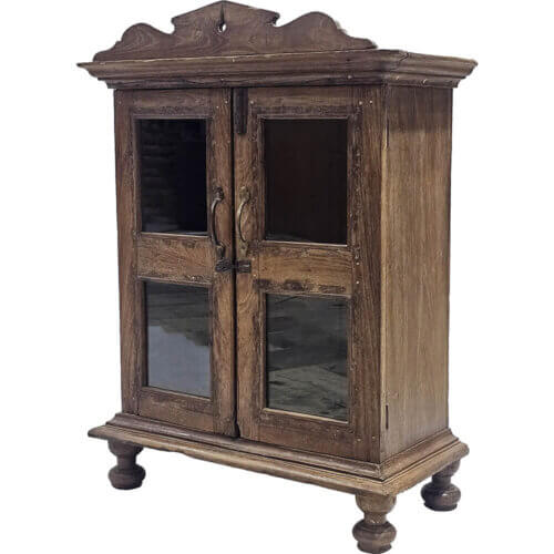 Vitrineskab med flotte detaljer