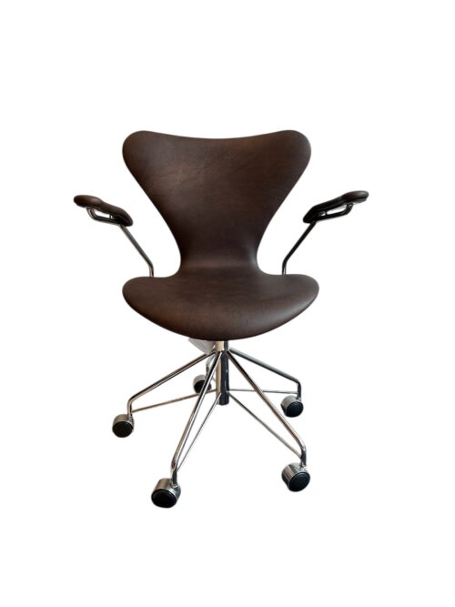 Arne Jacobsen 3217 kontorstol – Latino Mokka Anilin Læder