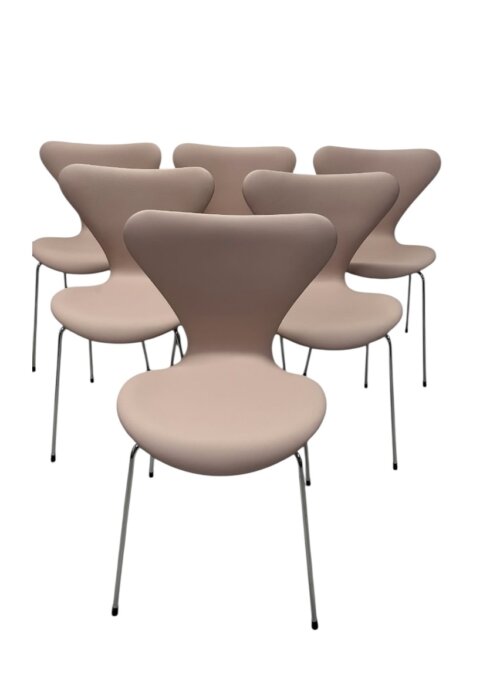 6. stk Arne Jacobsen 3107 Syverstole - Nypolstret i Confetto farvet - LINEA Semi Anilin