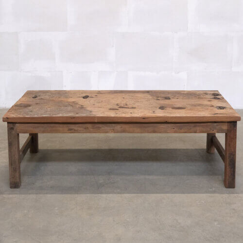 Sofabord af gammel udskåret dør