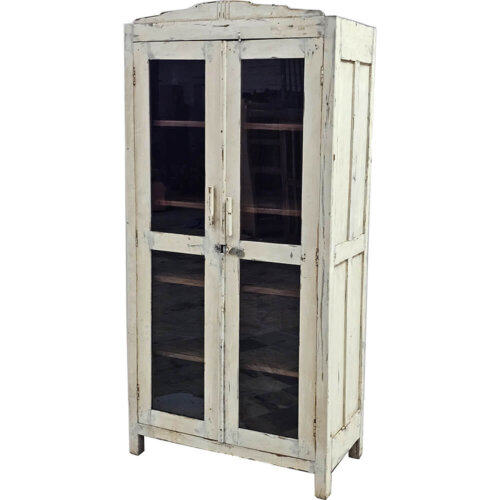 Gamle hvide vitrineskabe med patina