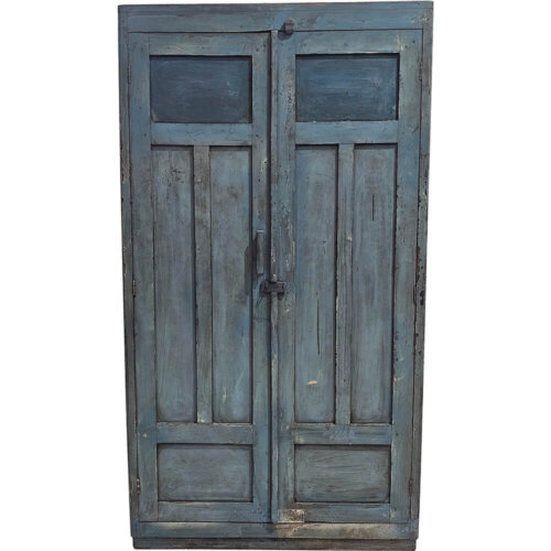 Flot gammelt træskab i blå