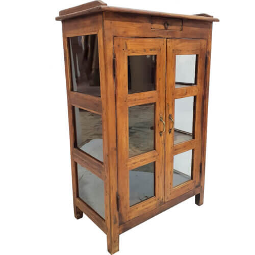 Vitrineskab med lille skuffe