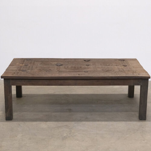 Unikt sofabord lavet af gammel dør