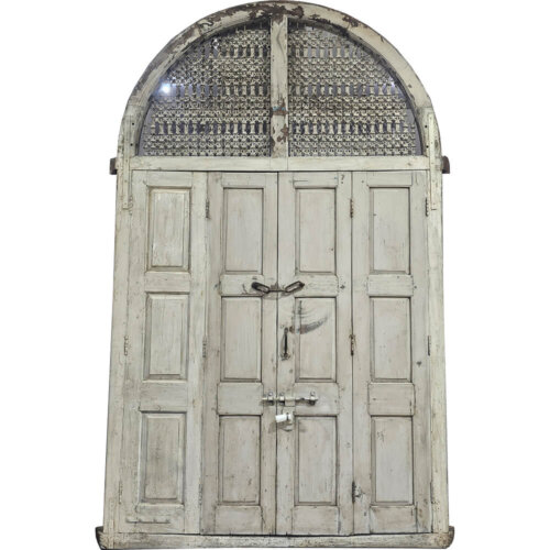 Stor port med flot rund bue