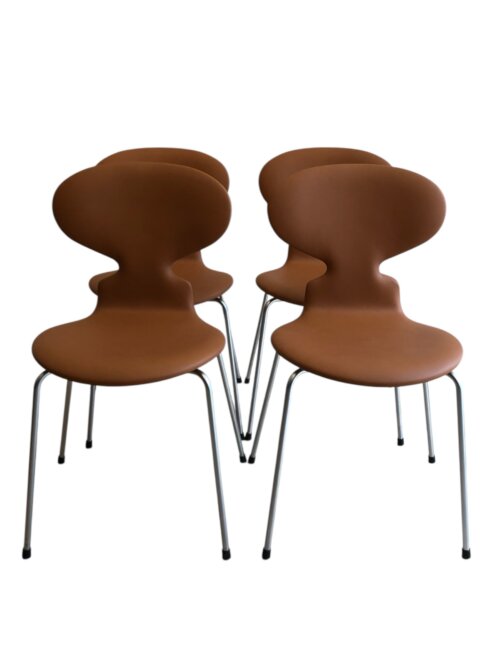 4. Stk Arne Jacobsen 3101 Myrestole - Nypolstrede i eksklusivt cognac soft semi anilin læder