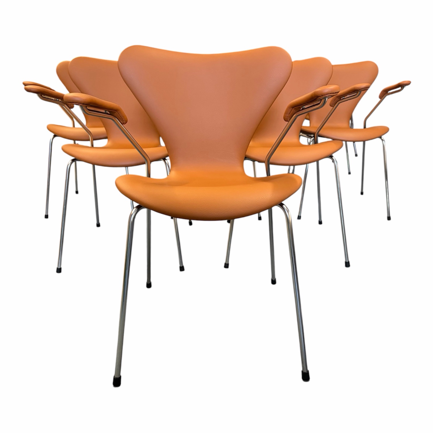 6. stk FH 3207 syver armstole af Arne Jacobsen, Nypolstrede i Classic Cognac Semi-Anilin – Fritz Hansen