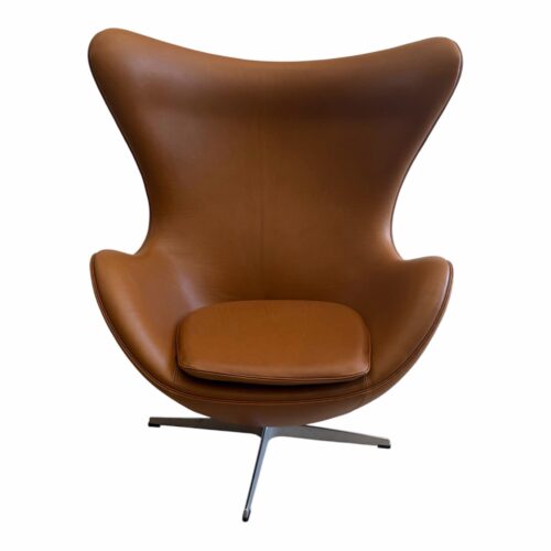 Arne Jacobsen Ægget, 3316 (Brugt Nypolstret) i Elegance Anilin cognac læder