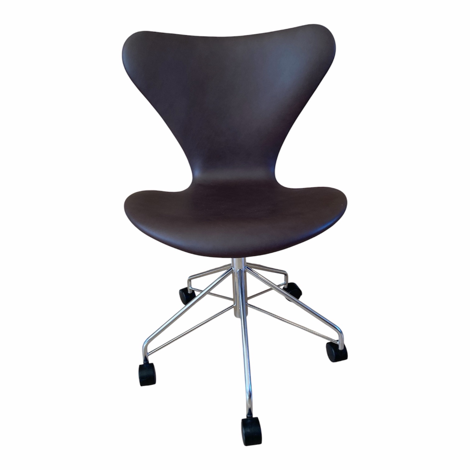 Arne Jacobsen 3117 kontorstol- Nypolstret i Deluxe Laguna læder - Dark Brown